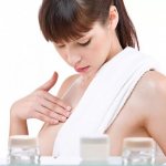 Masks and essential oils to maintain breast skin elasticity