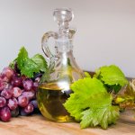 Grapeseed oil for the face: application, properties, benefits, reviews from cosmetologists, top best natural cosmetic oils, recipe for masks