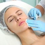 Preparation and carrying out the procedure of mesotherapy with hyaluronic acid
