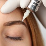 Procedure for powder spraying eyebrows