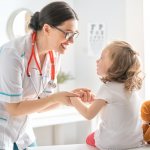 Псориаз у детей: причины, симптомы и лечение
