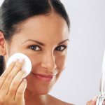 ТОП 10 лучших средств для снятия макияжа с глаз в 2021 году